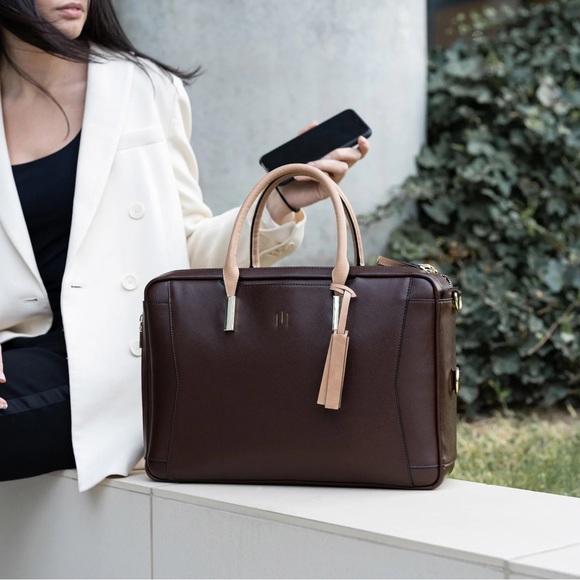 GORGEOUS La Mansio Italian Premium Leather bag - retails for $440, NWT and RARE! - Picture 12 of 12